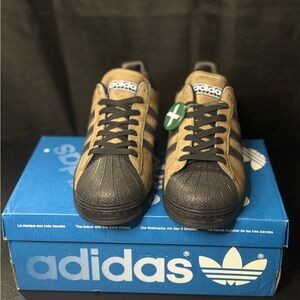 Adidas Shell Toe Size 10 Men's Black and Tan Sneakers